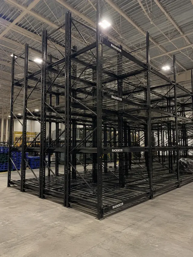 Racks automotrices apilables disponibles en renta de racks